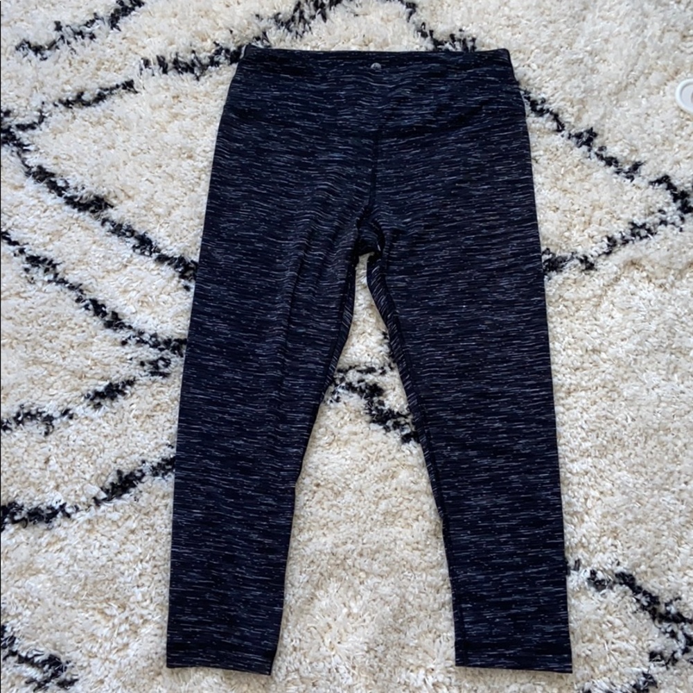 Patterned crop leggings
